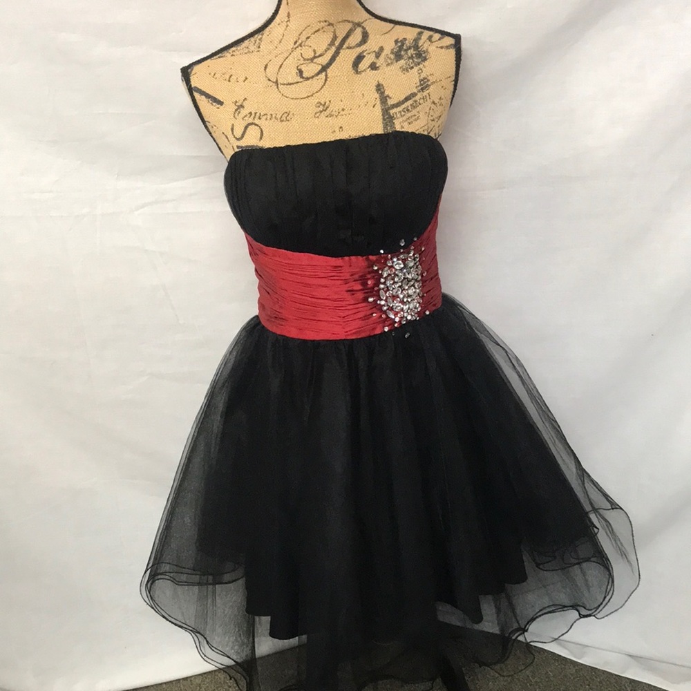 Narianna Strapless Short Tulle Prom Dress